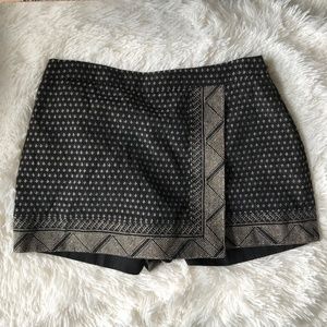 BCBGMAXAZRIA Black Gold Skort Size Medium